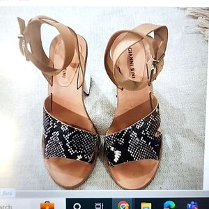 Gianni Bini snake print sandals